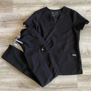FIGS Black Scrub Set